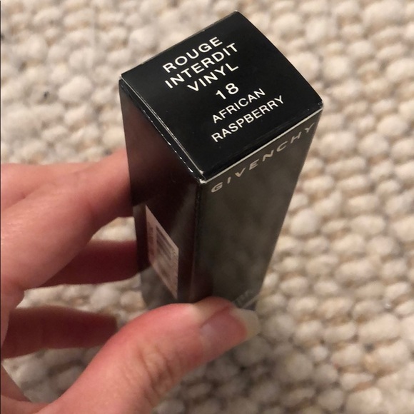Brand New Givenchy Rouge Interdit Vinyl Lipstick - Picture 4 of 4
